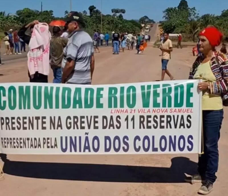 BR-364 é totalmente bloqueada por manifestantes em Cujubim