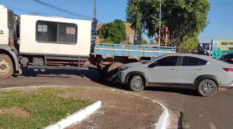 Acidente no centro de Cacoal registra apenas danos materiais