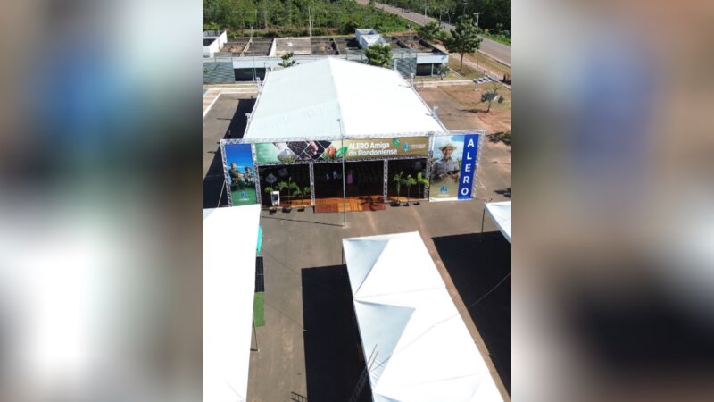 Deputado Cássio Gois participa da abertura do estande da ALE-RO na 4ª edição da Cafecau em Cacoal