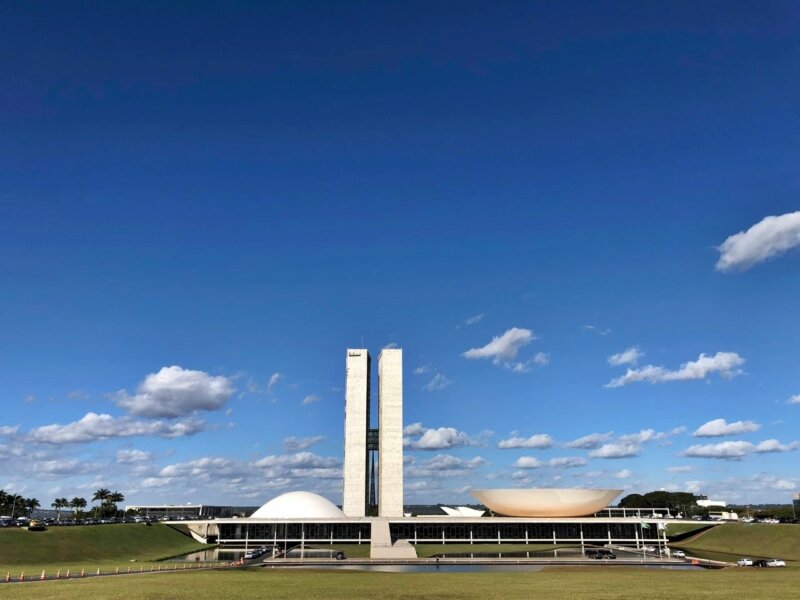 Antes do recesso, Congresso tenta destravar reformas e frear crise entre os Poderes