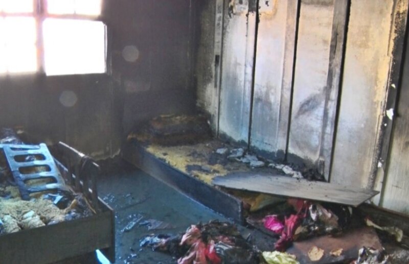 Incêndio destrói parte de residência na Avenida Guaporé