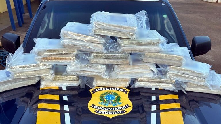 PRF em Rondônia apreende quase 33 kg de maconha em ônibus