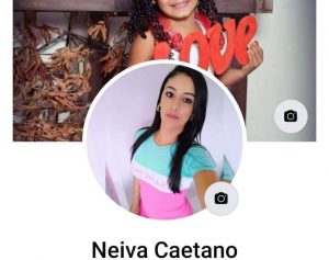 Mulher casada tem imagem vinculada a de jovem que fez strip-tease em cima de carro e procura polícia em Vilhena, RO