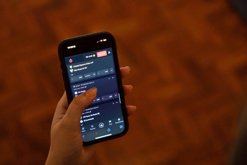 Apostas em bets adiam ingresso de 1 em cada 3 jovens no ensino superior privado