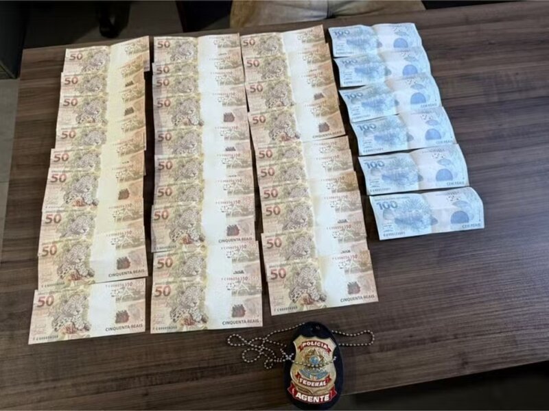 Homem é preso pela PF ao tentar retirar R$ 2 mil em notas falsas nos Correios em RO