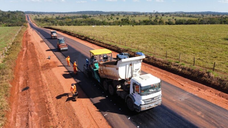 Governo de RO investe mais de 320 milhões em pavimentação da TransRondônia; obra está na reta final