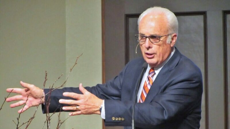 Morre John MacArthur, um dos pastores mais influentes da sua geração