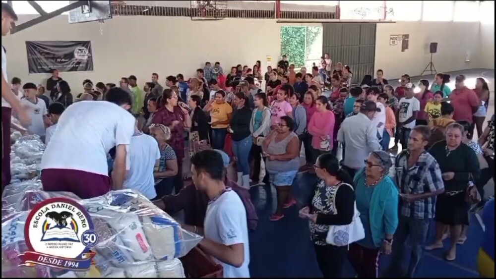 Escola Daniel Berg anuncia entrega de cestas básicas, roupas e calçados