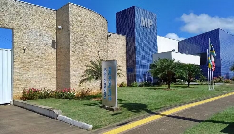 Ex-prefeito e ex-servidores são alvos de ação por venda ilegal de imóveis públicos em RO