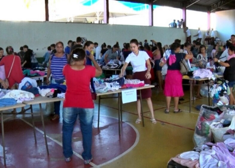 Solidariedade em Ação: Escola Daniel Berg distribui 400 cestas básicas e roupas em Cacoal