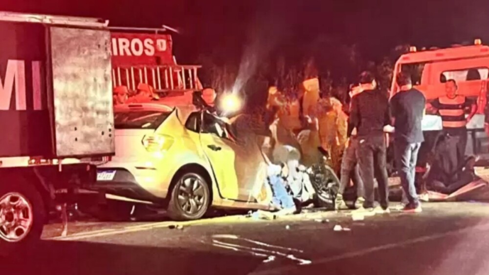 Acidente entre carro e carreta deixa três mortos na BR-364 em Rondônia