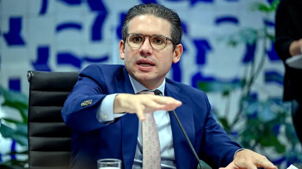 Hugo Motta veta reuniões de comissões durante recesso legislativo