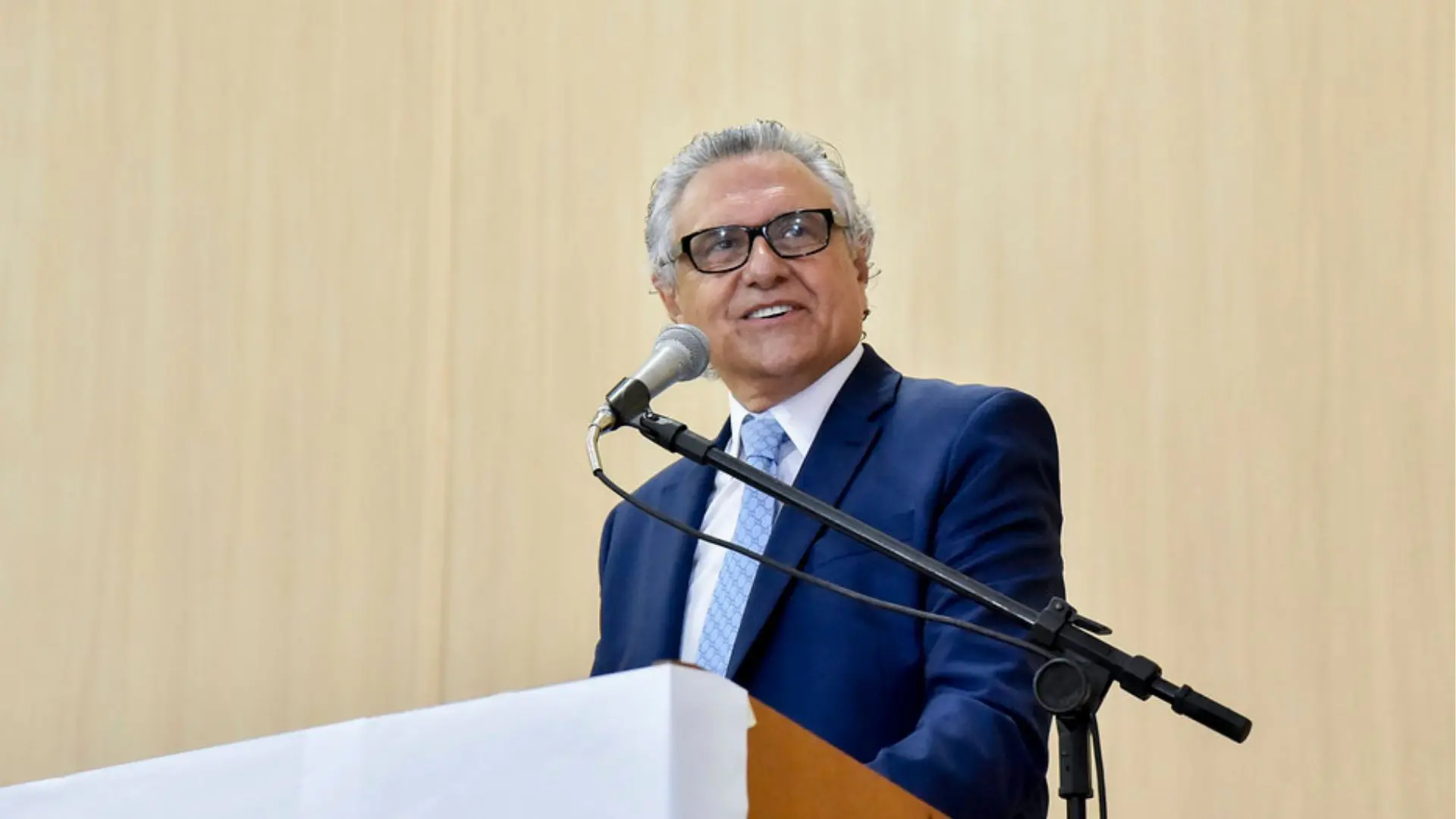 Caiado cria linha de crédito para empresas afetadas por tarifaço de Trump