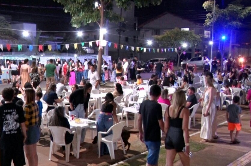 Arraiá inovador em Cacoal troca danças tradicionais por desfile canino de charme e elegância