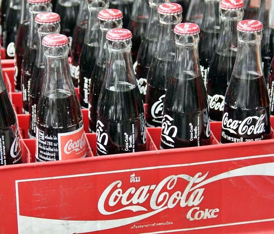 Coca-cola 'atende' Trump e anuncia receita com açúcar de cana