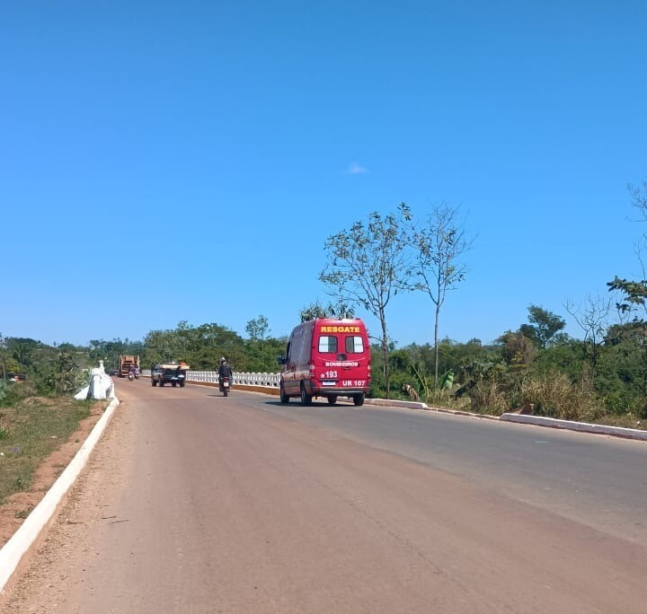 Bombeiros resgatam homem de tentativa de suicídio em Ponte do Rio Machado