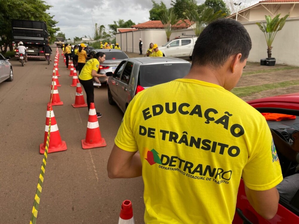 Ações educativas direcionadas a condutores de carros e motos são intensificadas em julho