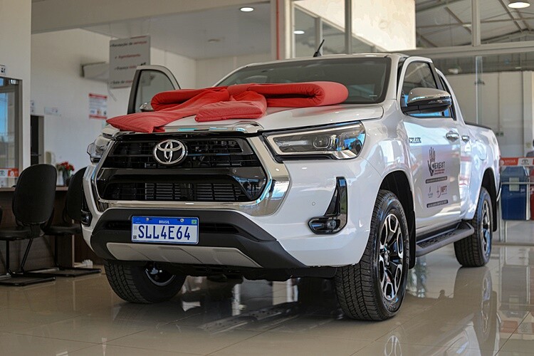Cacoal recebe caminhonete Toyota Hilux do MPT