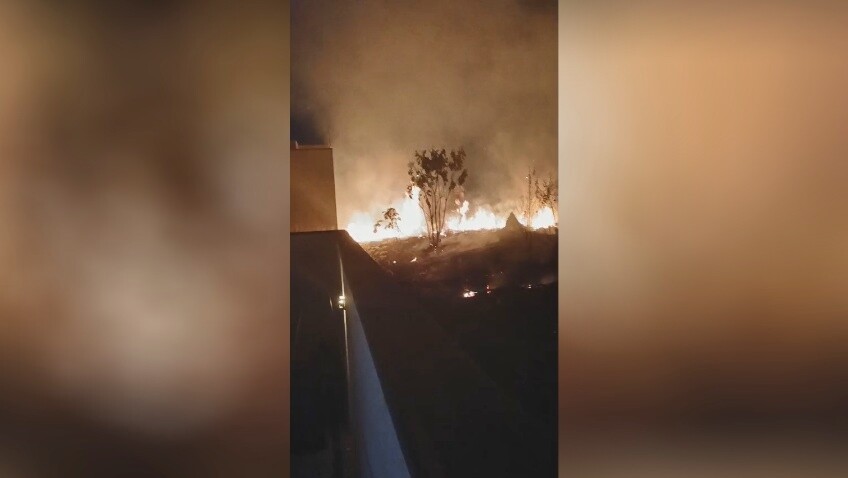 Bombeiros são acionados para apagar incêndio no Greenville em Cacoal, RO