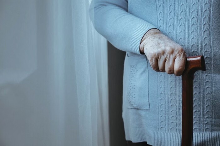 Técnica com IA melhora caminhada de pessoas com Parkinson, diz estudo