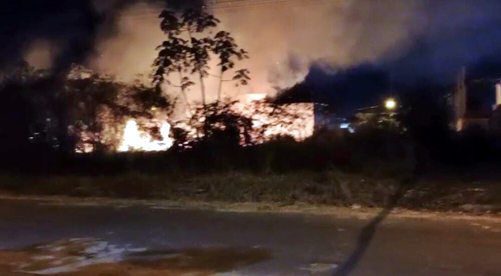 Incêndio suspeito assusta moradores do Bairro Greenville