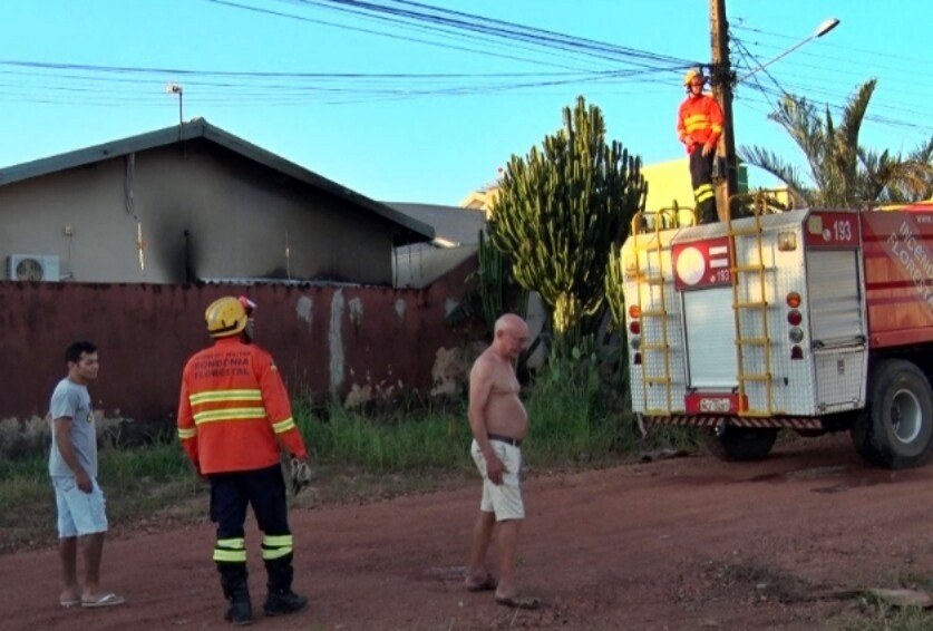 Incêndio em residência no Bairro Floresta é rapidamente controlado pelo corpo de bombeiros