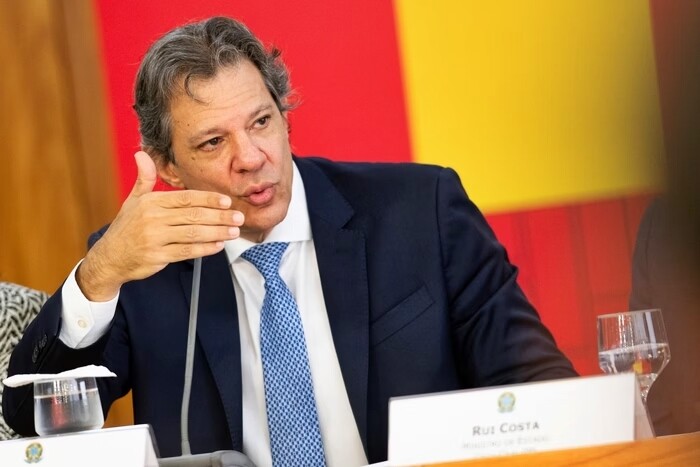 A 4 dias do tarifaço, Haddad apresenta plano de contingência a Lula