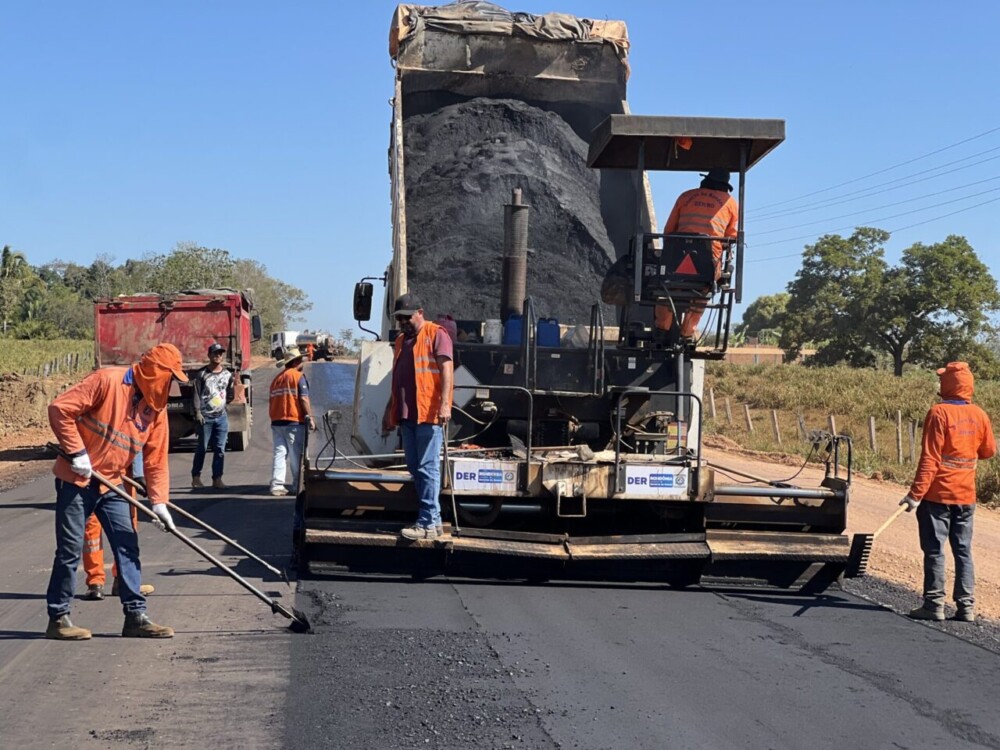 Obras de pavimentação avançam na rodovia 473 entre Teixeirópolis e Urupá; ao todo serão 5 quilômetros de asfalto