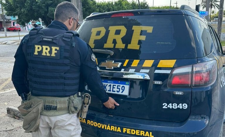 PRF em Rondônia prende em flagrante mulher por tráfico de drogas, cumpre mandados de prisão e recupera veículo adulterado no final de semana