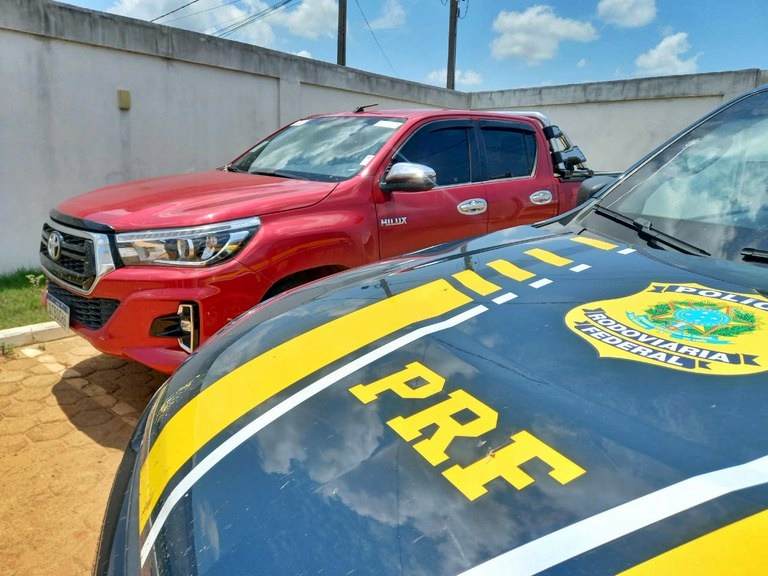 Em Nova Mamoré/RO, PRF recupera mais uma caminhonete roubada