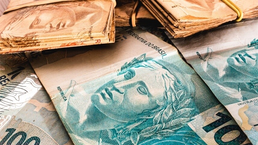 Copom interrompe alta e mantém taxa de juros em 15% ao ano