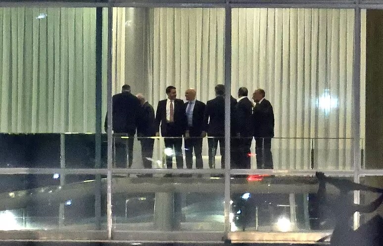 Jantar de Lula no Alvorada tem presença de Moraes, ministros do STF e Gonet