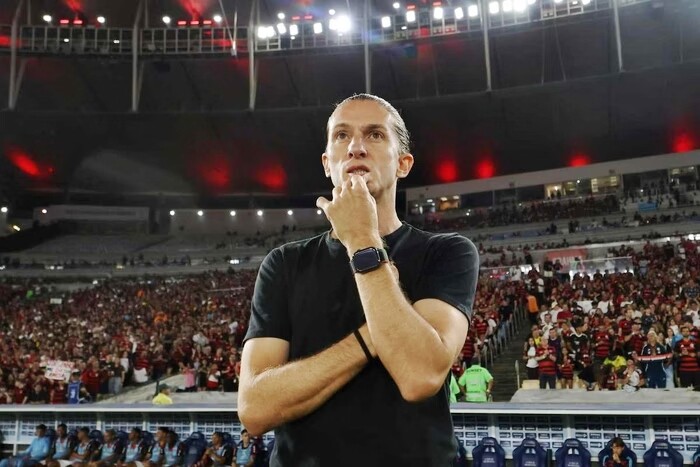 Filipe Luís crítica fase defensiva em derrota: “Pior do que o normal”