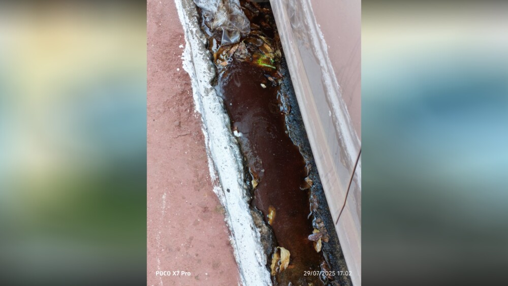 Motociclista cai em óleo derramado na esquina da Sete com Antônio de Paula em Cacoal