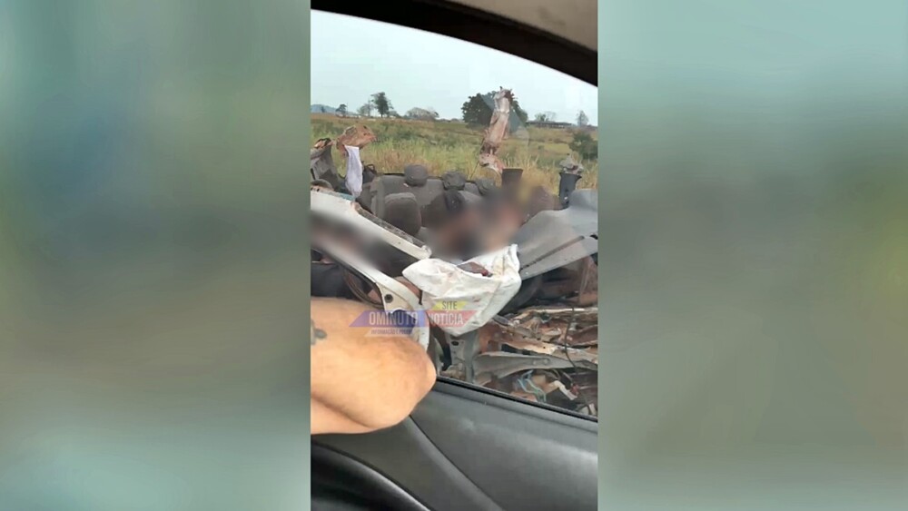 Casal de idosos e dois netos morrem em colisão brutal na BR-364; mãe das crianças sobrevive