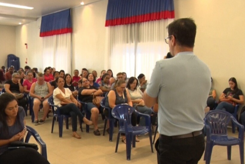 Professores de Cacoal iniciam greve por reivindicações salariais e de carreira