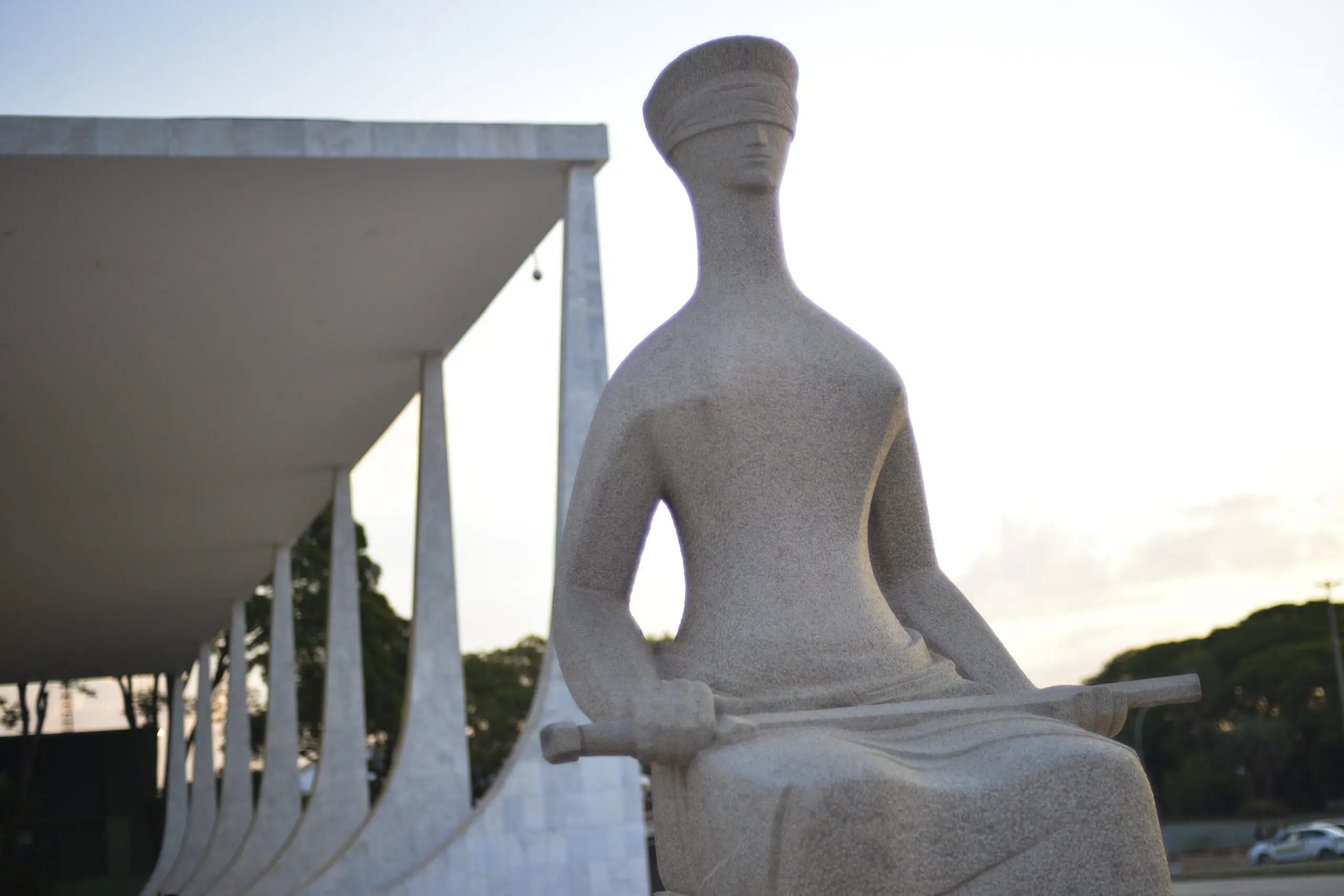 Decisão de Moraes sem ouvir PGR fere o Código de Processo Penal, afirmam juristas