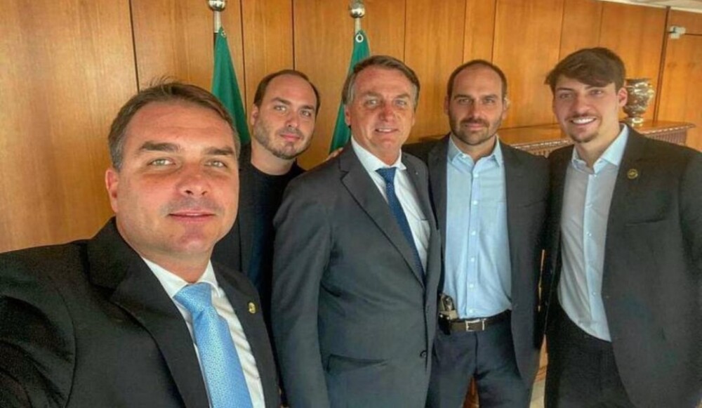 Moraes autoriza filhos e familiares a visitarem Bolsonaro em prisão domiciliar