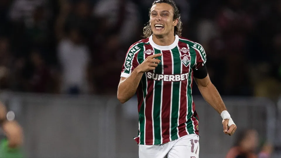 Fábio pega pênalti que não vale, Fluminense empata com Internacional e vai às quartas