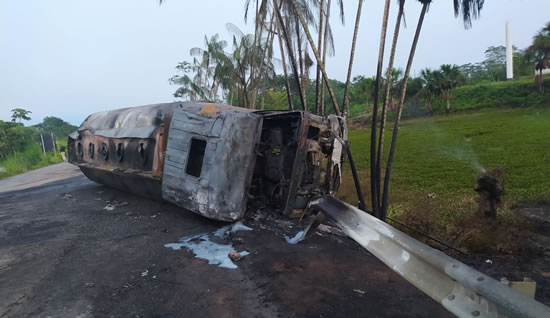 PRF emite nota sobre acidente em que motorista morreu carbonizado após explosão