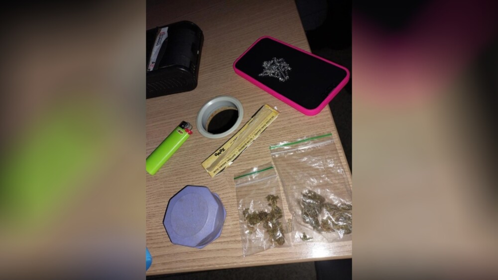 PM de Jaru flagra jovens empinando motos e portando drogas