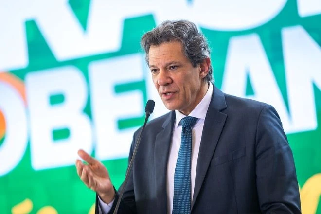 Haddad diz que reunião com secretário dos EUA foi cancelada após atuação de Eduardo Bolsonaro