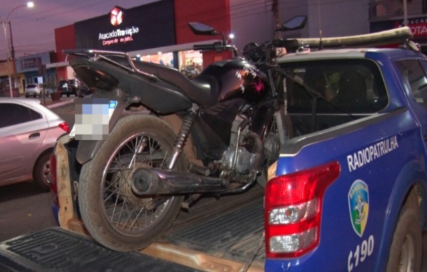 Abordagem de trânsito vira caso de polícia: Mulher e adolescente são levadas à delegacia