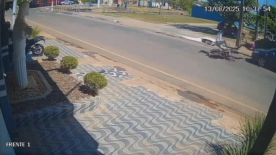 Jaru: Motociclista atropela pedestre próximo ao Parque da Baixada