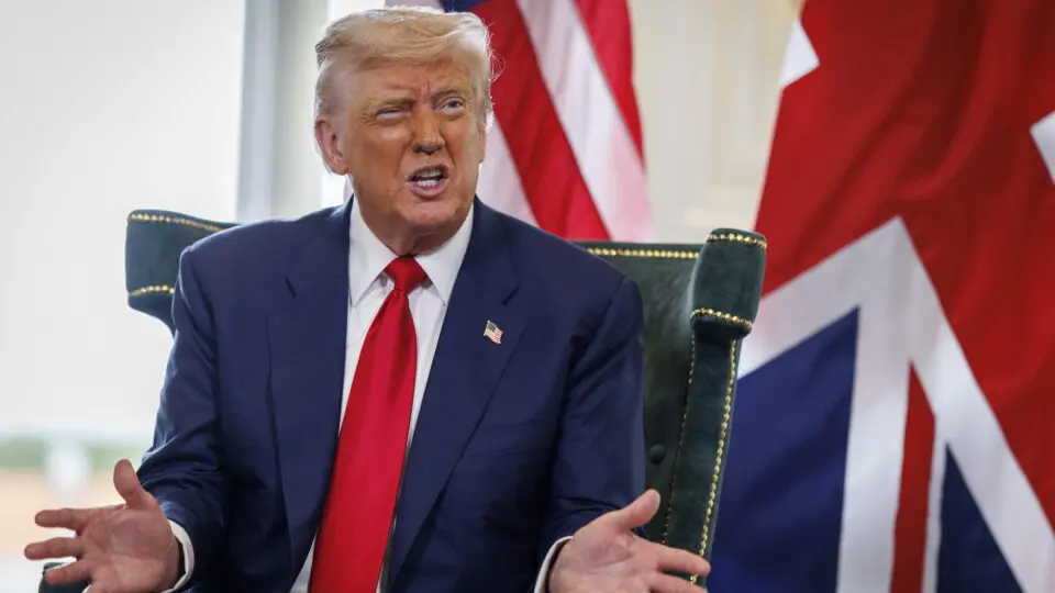 Trump diz que Brasil é péssimo parceiro comercial e que Bolsonaro sofre execução política