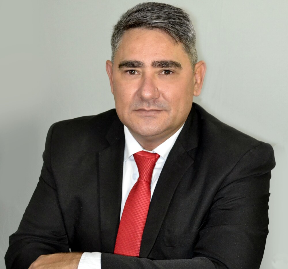 Leiam com gosto, “ao Espelho sublime de nossa sociedade”