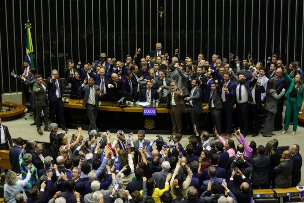 Oposição planeja nova ação no plenário se Motta não pautar fim do foro