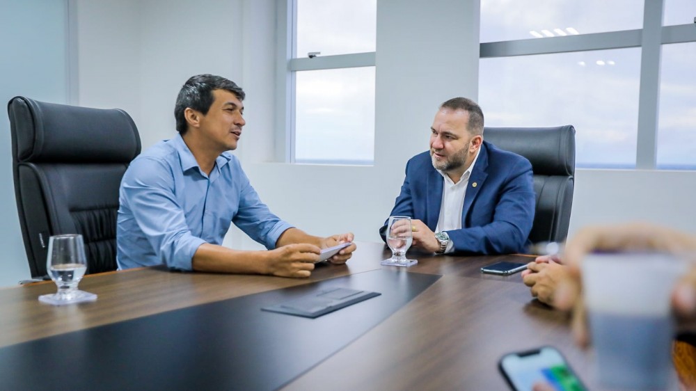Presidente Alex Redano discute liberação de recursos para Jaru