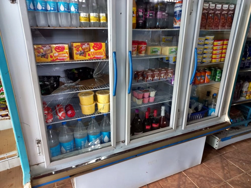 Homem bebe, provoca danos em comércio e ainda ameaça se matar com gasolina e fogo, no Jardim dos Estados, em Jaru, RO