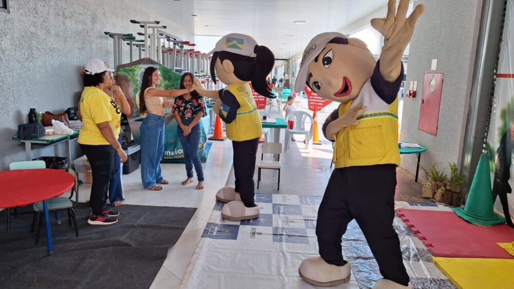 Serviços de habilitação, veículos e atividades de educação são oferecidos para população durante evento em Cacoal